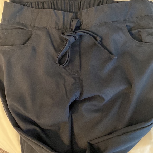 Greys Anatomy Barco woman’s Small scrub pants. - Picture 4 of 5